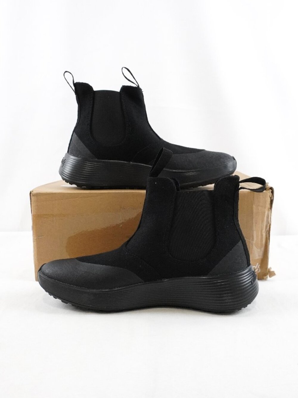 Allbirds Runner Chelsea Protect Water Resistant Boots in Black - Women's Size 9